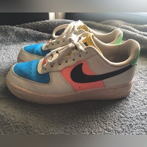 Women’s Nike Air Force 1 Low 07 Multi-color. Size 8.
